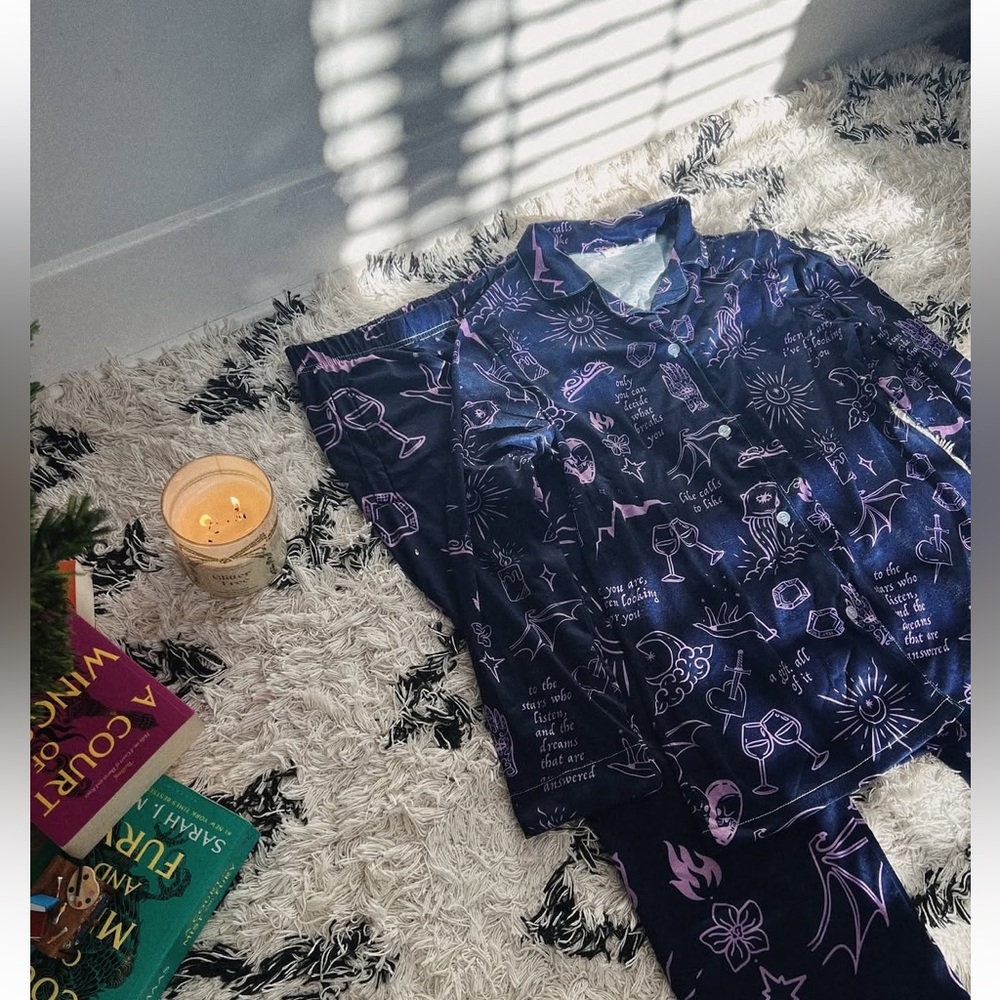 NWOT Bookish A Court of Thorns & Roses Pajamas - Picture 4 of 5